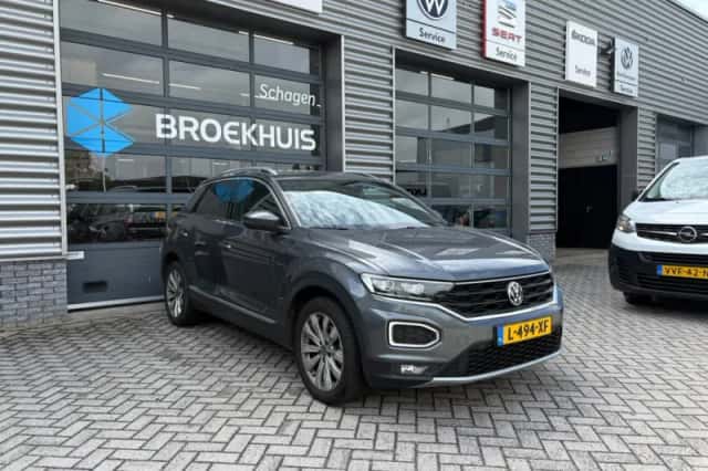 Volkswagen T-Roc (2021) thumbnail 4