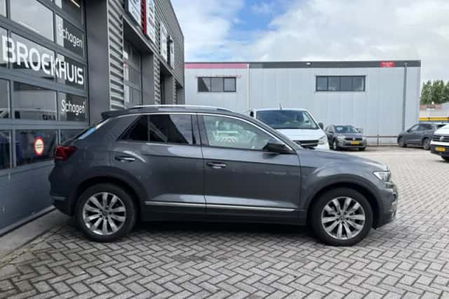 Volkswagen T-Roc (2021) thumbnail 5