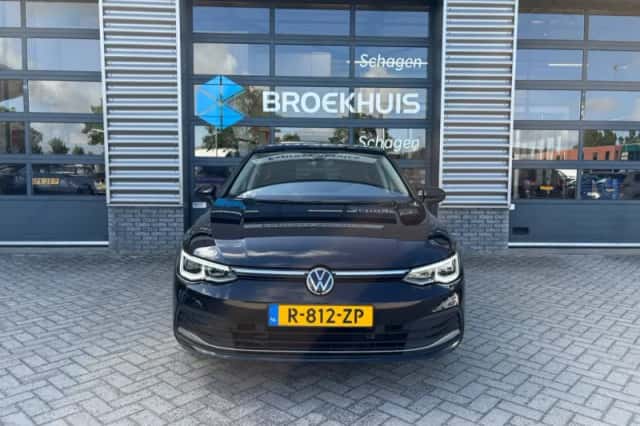 Volkswagen Golf (2023) thumbnail 3