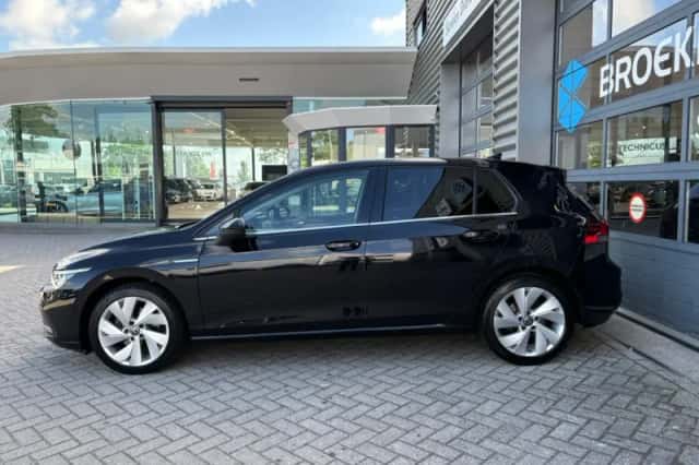 Volkswagen Golf (2023) thumbnail 6