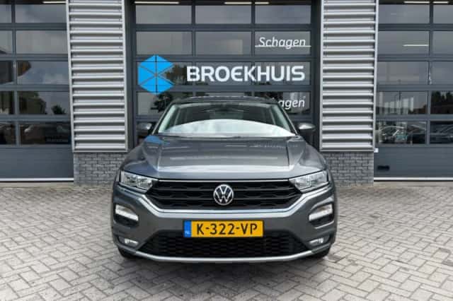 Volkswagen T-Roc (2021) thumbnail 3