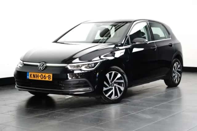 Volkswagen Golf (2023) thumbnail 1