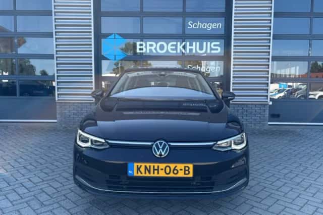Volkswagen Golf (2023) thumbnail 3