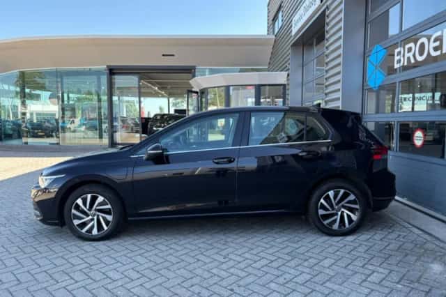 Volkswagen Golf (2023) thumbnail 6