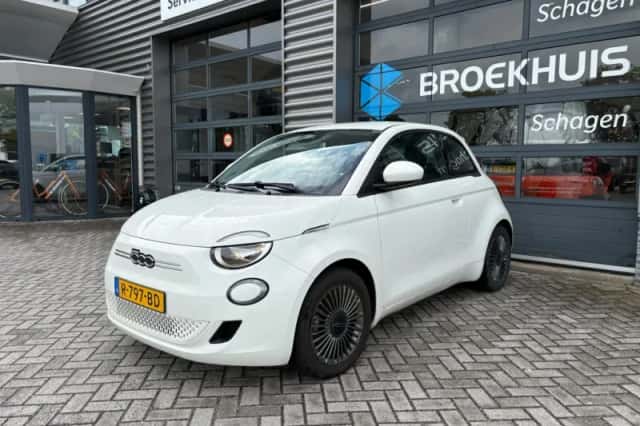 Fiat 500e (2022) thumbnail 2