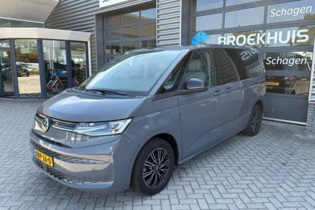 Volkswagen Multivan (2023) thumbnail 2