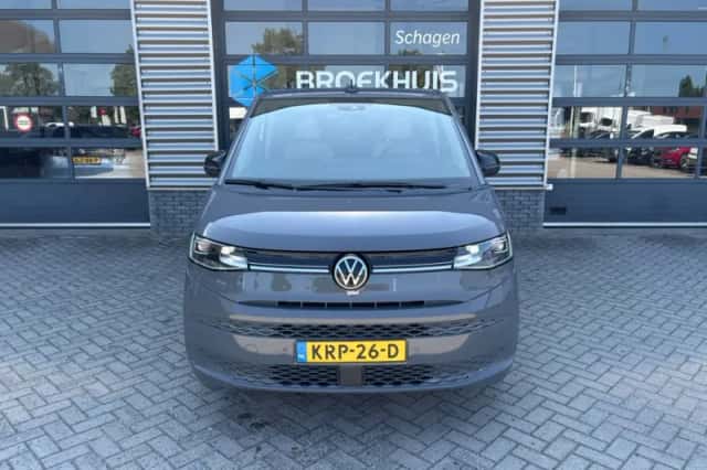Volkswagen Multivan (2023) thumbnail 3