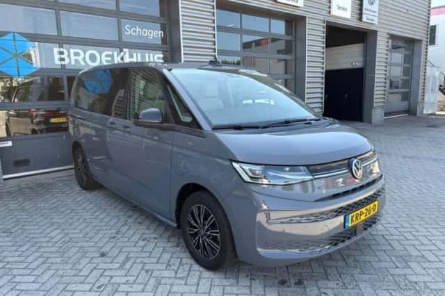 Volkswagen Multivan (2023) thumbnail 4