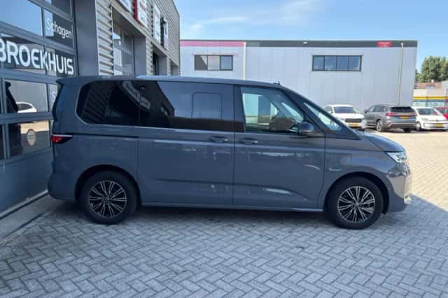 Volkswagen Multivan (2023) thumbnail 5