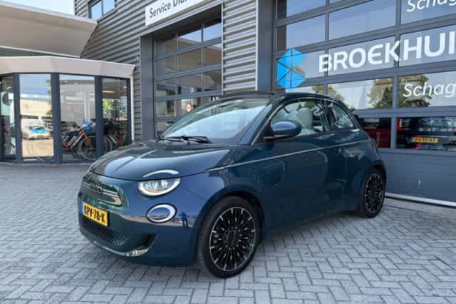 Fiat 500C (2023) thumbnail 2