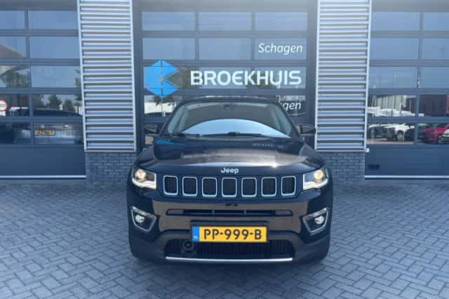 Jeep Compass (2017) thumbnail 3