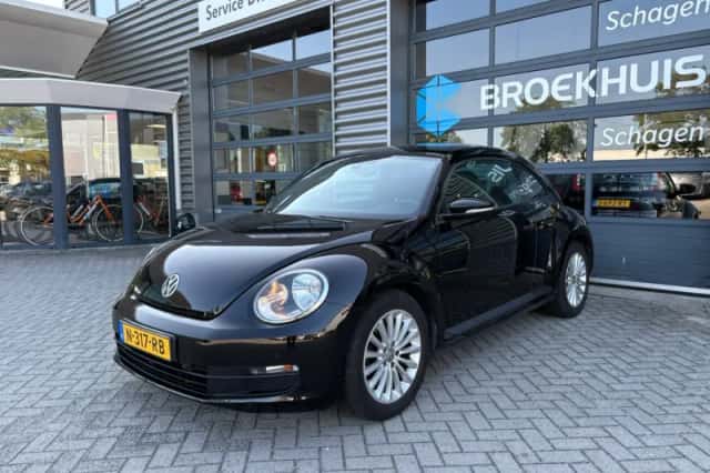 Volkswagen Beetle (2014) thumbnail 2