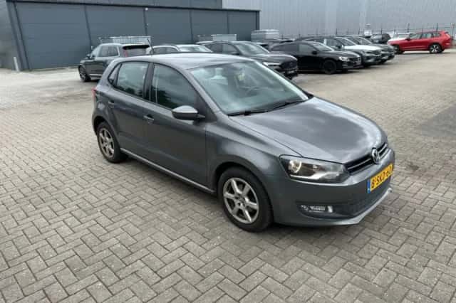 Volkswagen Polo (2013) thumbnail 2