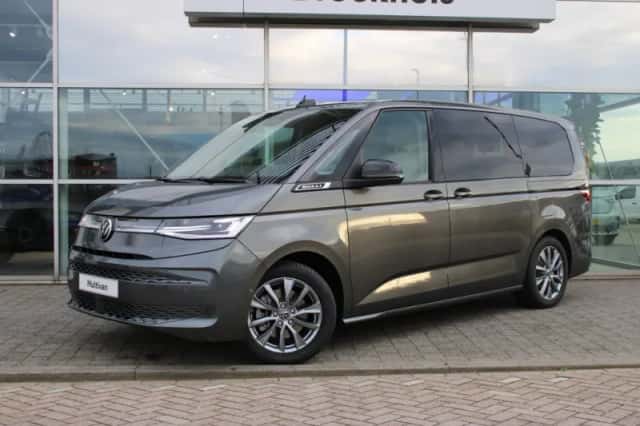 Volkswagen Multivan (2025) thumbnail 1