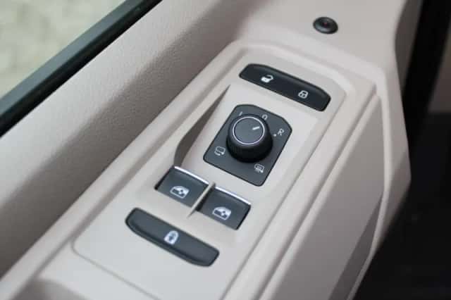 Volkswagen Multivan (2025) thumbnail 23