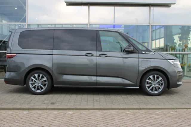Volkswagen Multivan (2025) thumbnail 4
