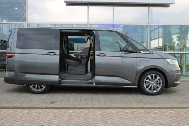Volkswagen Multivan (2025) thumbnail 6