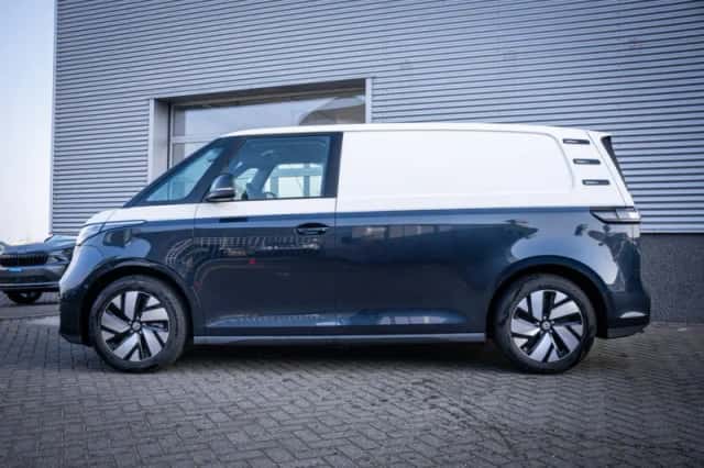 Volkswagen ID. Buzz (2025) thumbnail 2