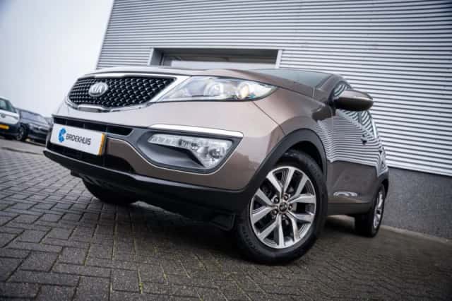 Kia Sportage (2015) thumbnail 2