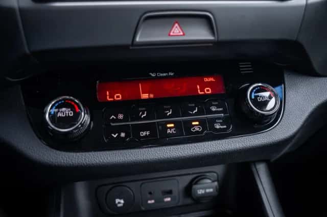 Kia Sportage (2015) thumbnail 25