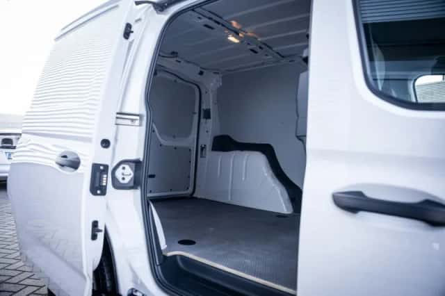 Volkswagen Caddy (2024) thumbnail 3