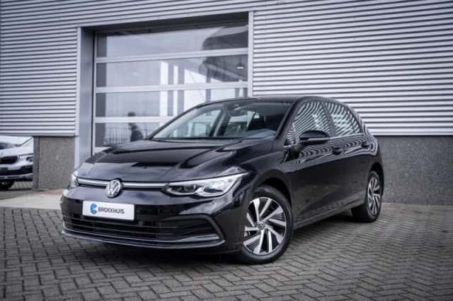 Volkswagen Golf (2023) thumbnail 1