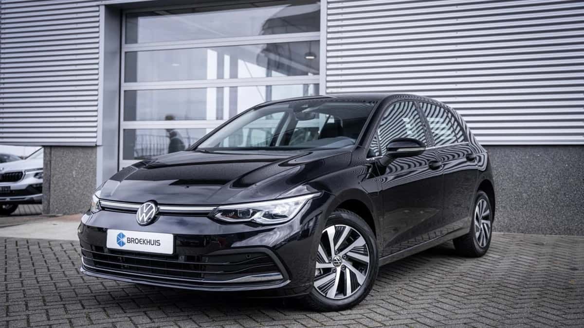 Volkswagen Golf (2023) — foto 1
