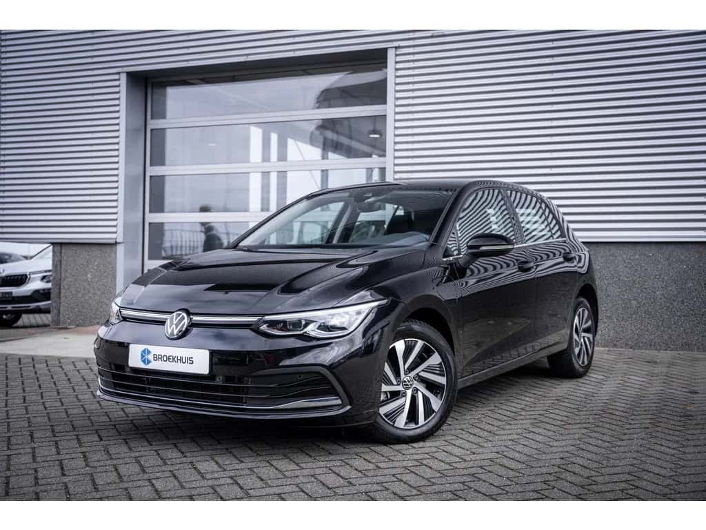 Volkswagen Golf (2023) — foto 1