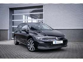 Volkswagen Golf (2023) thumbnail 2