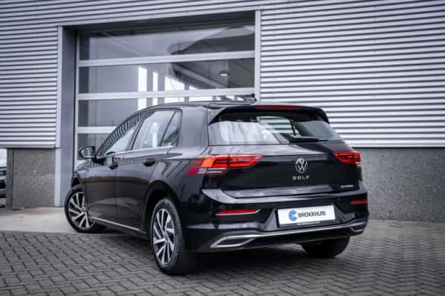 Volkswagen Golf (2023) thumbnail 11