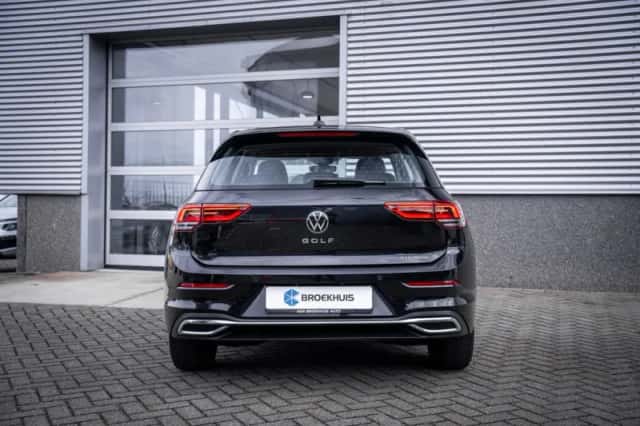 Volkswagen Golf (2023) thumbnail 14