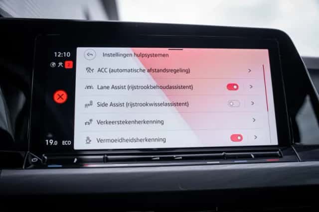 Volkswagen Golf (2023) thumbnail 24