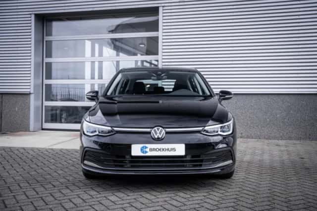 Volkswagen Golf (2023) thumbnail 4