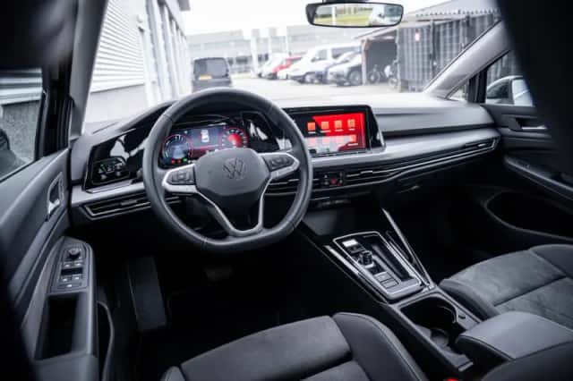 Volkswagen Golf (2023) thumbnail 31