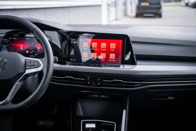 Volkswagen Golf (2023) thumbnail 35