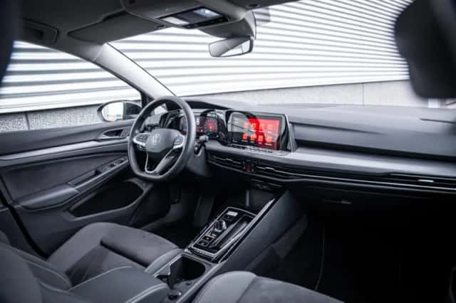 Volkswagen Golf (2023) thumbnail 36