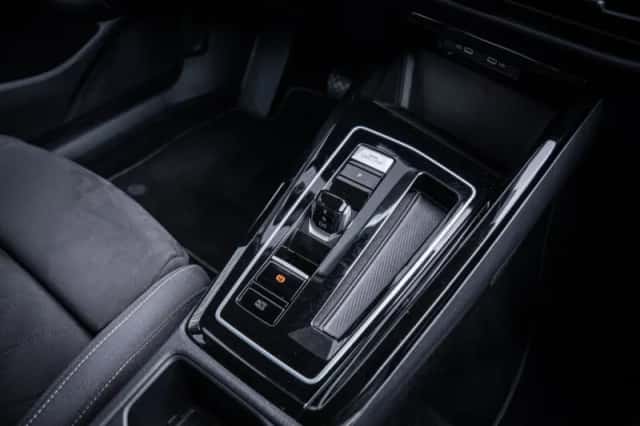 Volkswagen Golf (2023) thumbnail 37