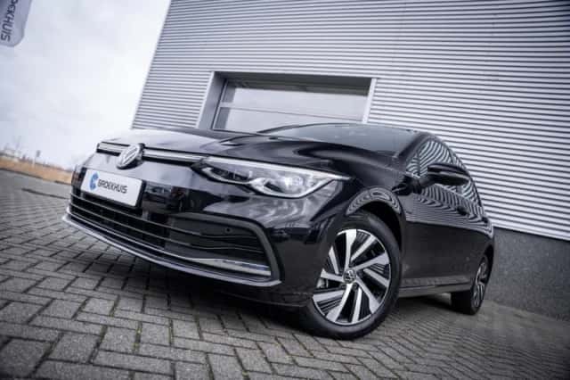 Volkswagen Golf (2023) thumbnail 5