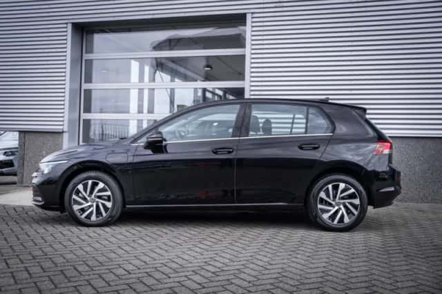 Volkswagen Golf (2023) thumbnail 6