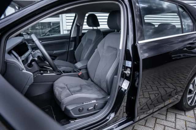 Volkswagen Golf (2023) thumbnail 8
