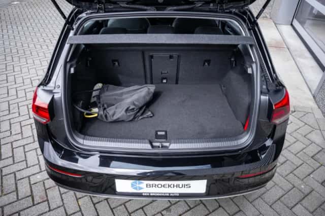 Volkswagen Golf (2023) thumbnail 10