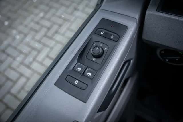 Volkswagen Transporter (2023) thumbnail 7