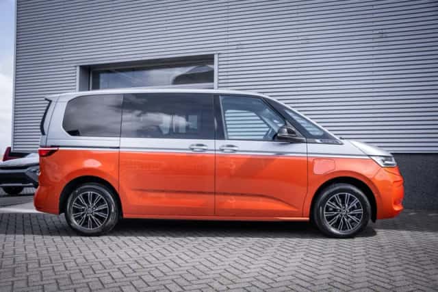 Volkswagen Multivan (2023) thumbnail 2