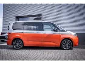 Volkswagen Multivan (2023) thumbnail 2