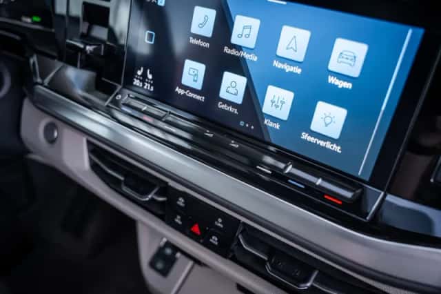 Volkswagen Multivan (2023) thumbnail 19