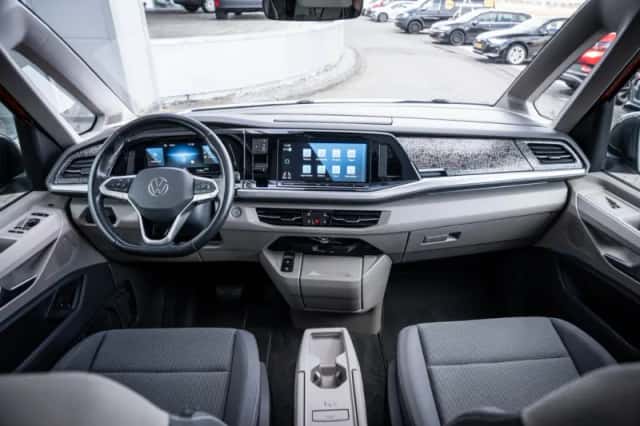 Volkswagen Multivan (2023) thumbnail 3
