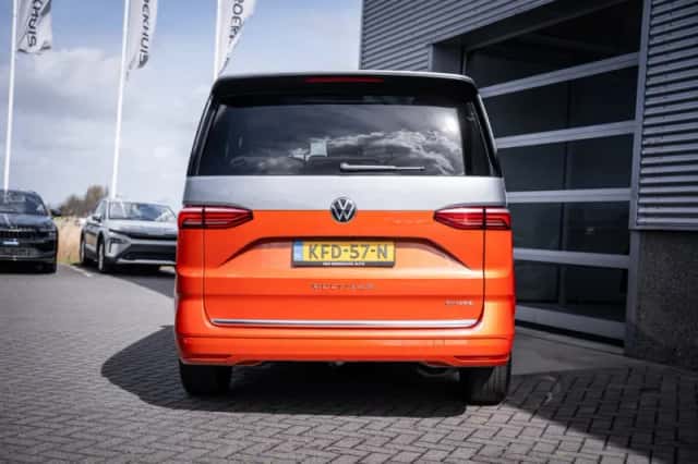 Volkswagen Multivan (2023) thumbnail 4