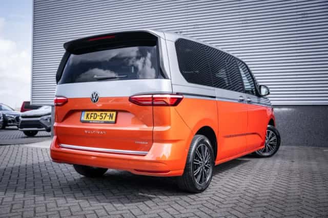 Volkswagen Multivan (2023) thumbnail 5