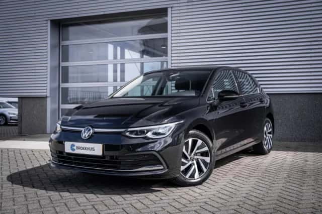 Volkswagen Golf (2023) thumbnail 1