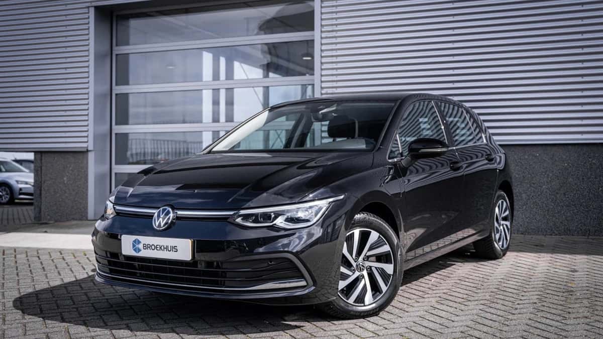 Volkswagen Golf (2023) — foto 1